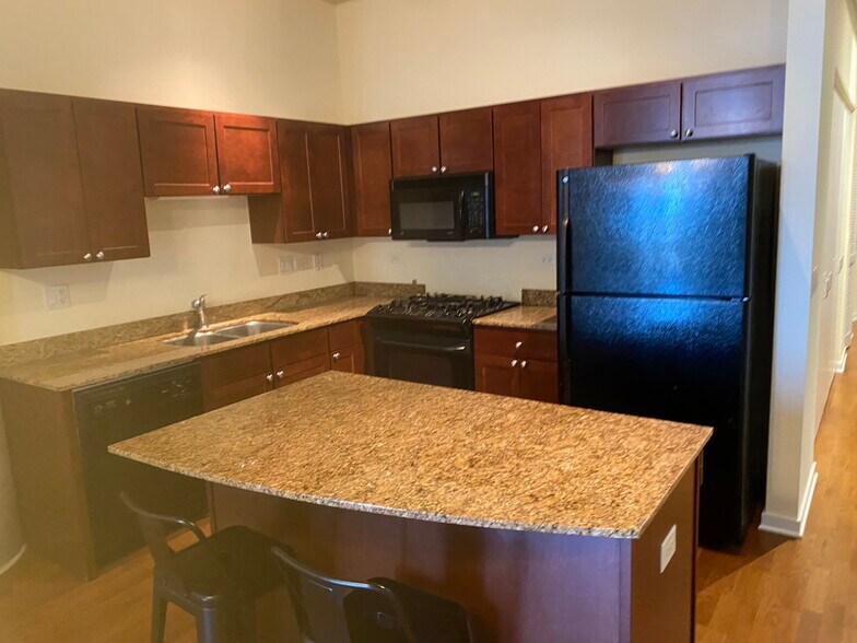 Kitchen - 700 N Larrabee St