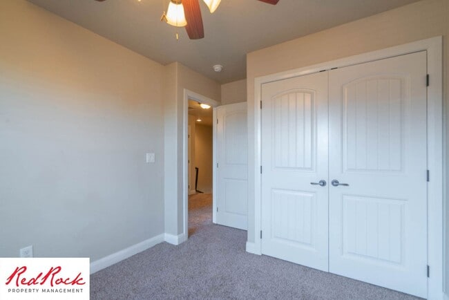 Building Photo - 3 Bedroom Townhome In Southgate Community