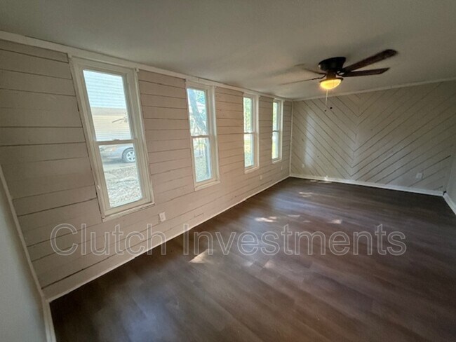 Building Photo - 2935 Briarwood Dr