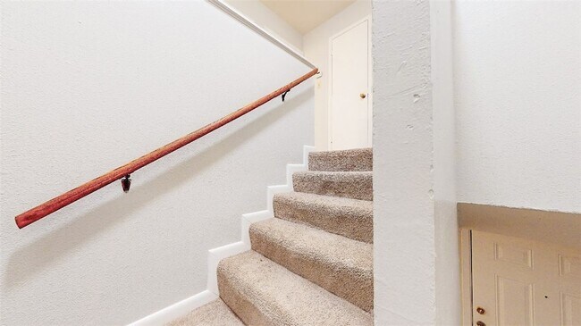 Building Photo - 1326 Airline Dr