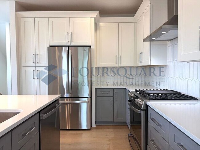 Building Photo - Modern 4-Bed / 4 Bath Townhome with Fireplace, Outdoor Spaces & Fenced Yard – Inside the Beltline...