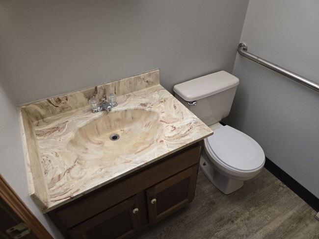 Building Photo - Comfort Meets Convenience in Woodburn