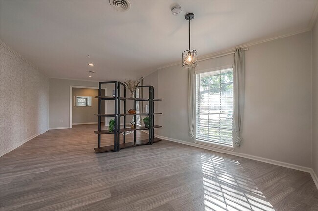 Building Photo - 7810 Locke Ln