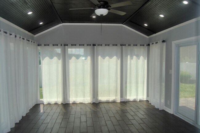 Building Photo - 5797 Highland Grove Dr