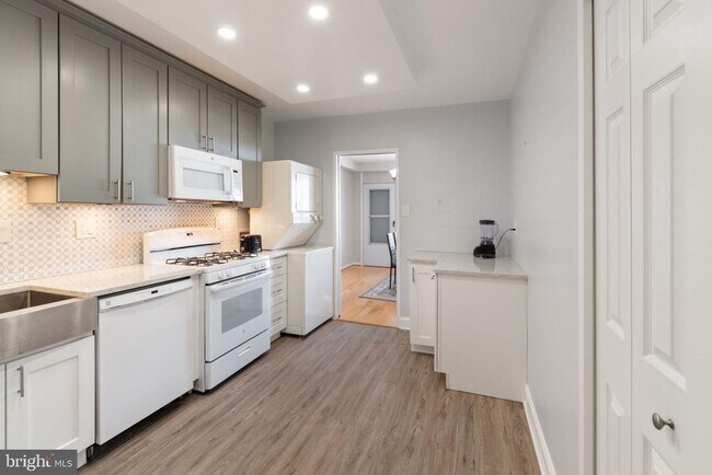 Building Photo - 3705 S George Mason Dr