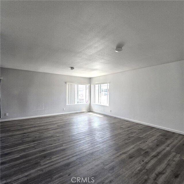 Building Photo - 320 E Hullett St