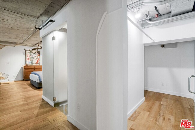 Building Photo - 1855 Industrial St