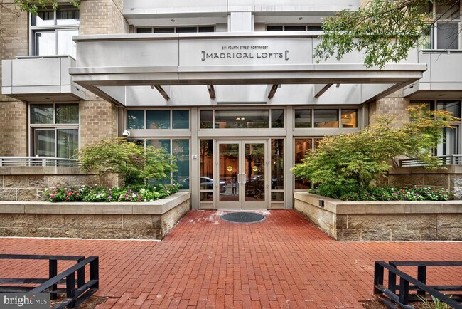 Building Photo - 811 4th St NW