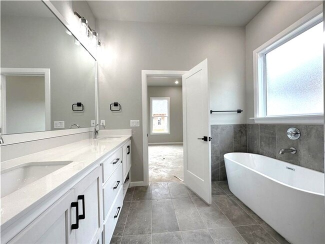 Building Photo - 3 Bed 2 Bath 2 Car in Twin Silos Addition Edmond, OK