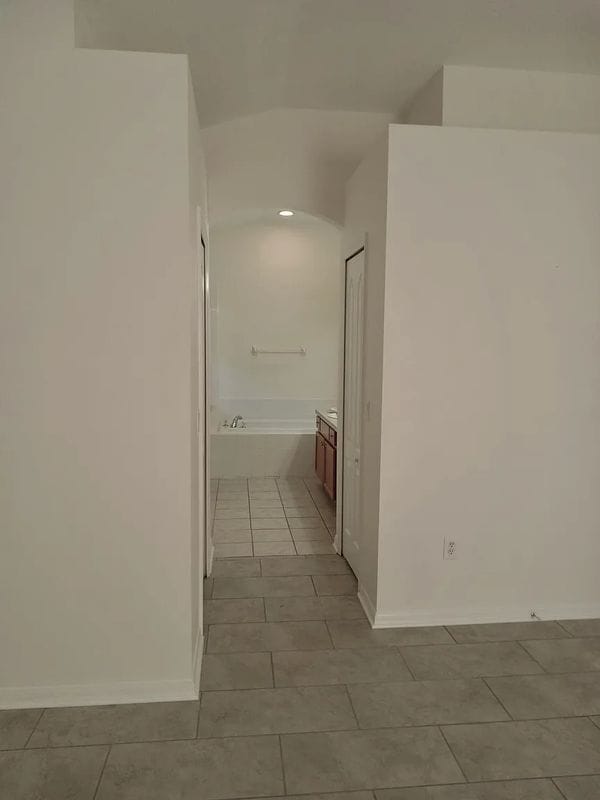 Building Photo - 727 Straw Lake Dr