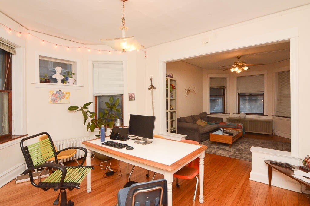 Building Photo - 3821 N Damen Ave