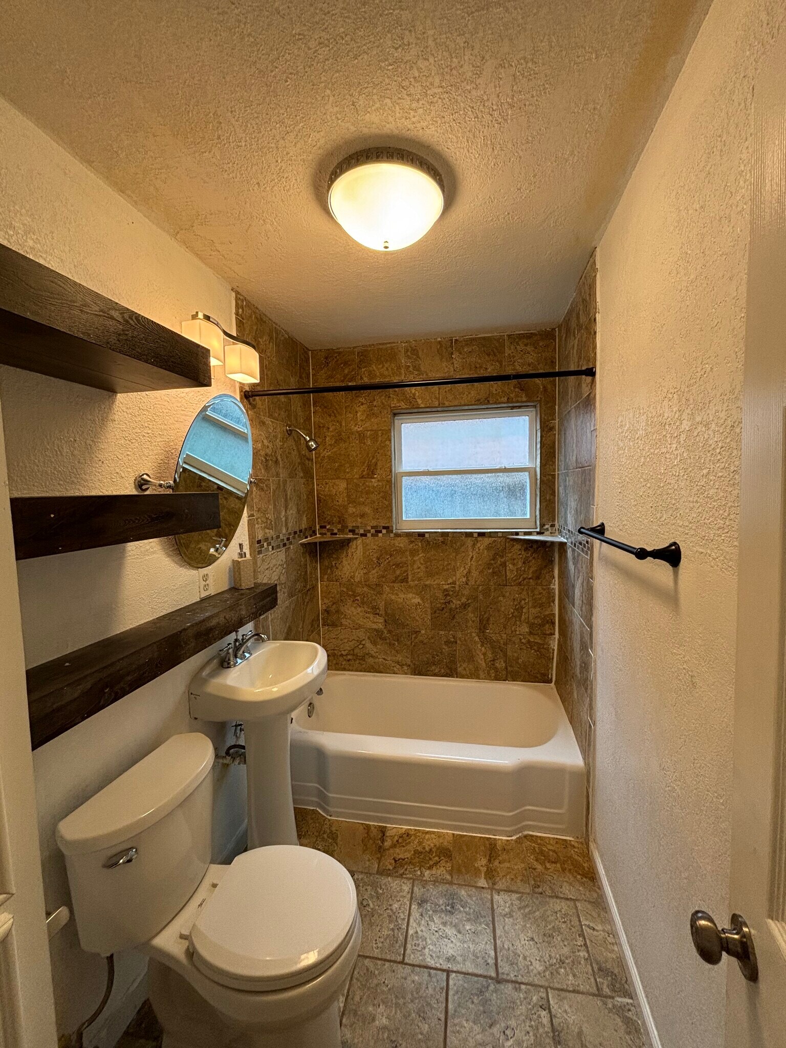 Building Photo - 2421 Pecan St