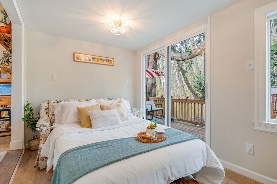 Building Photo - 4459 Brygger Dr W