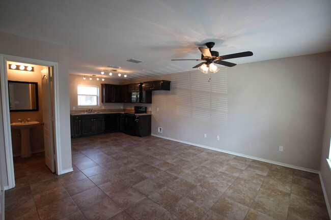 Building Photo - Coming Soon! 1 Bedroom 1.5 Bath Townhome f...