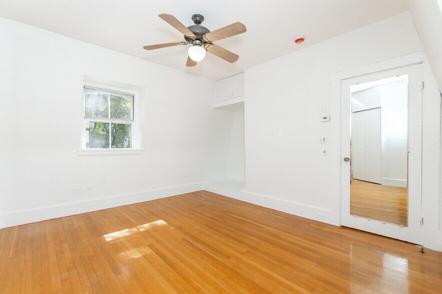 Building Photo - 69 Walker St