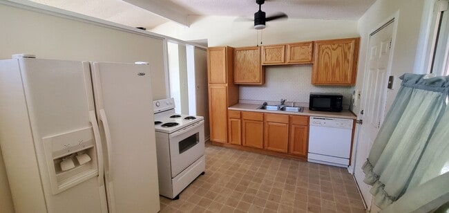 Building Photo - 3 Bedroom 1 Bathroom House