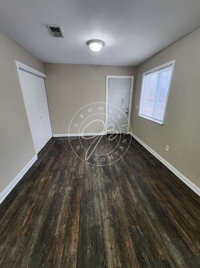 Building Photo - Already section 8 approved and ready for move in!