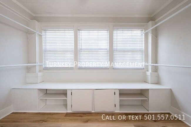 Building Photo - 324 N Jackson St