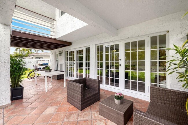 Building Photo - 16530 Royal Poinciana Ct