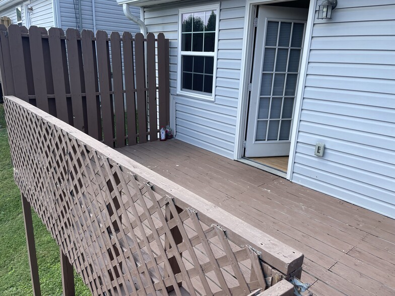 Building Photo - 1046 Blinken St