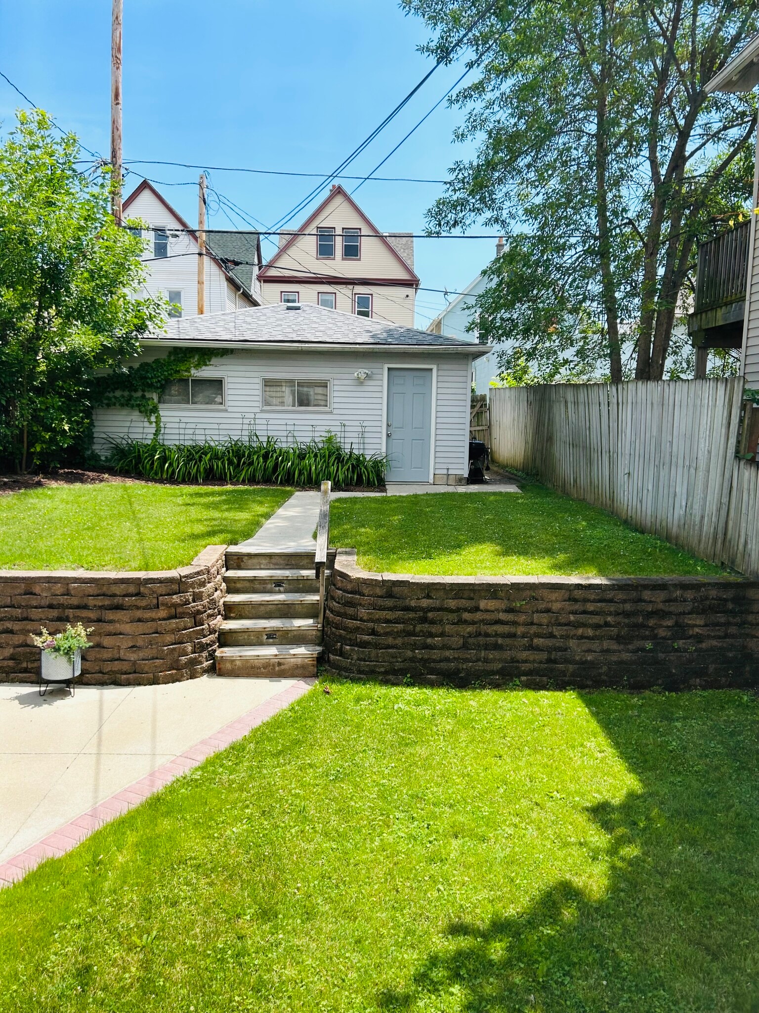 Building Photo - 2634 N Bartlett Ave