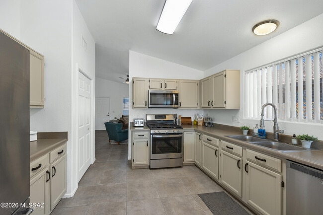 Building Photo - 5537 W Panther Butte St
