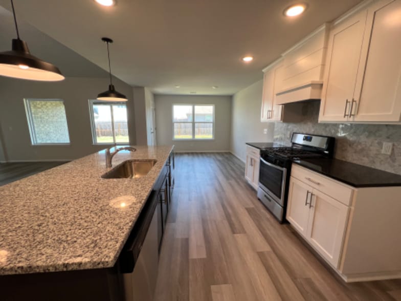 Building Photo - 13923 S Quincy St