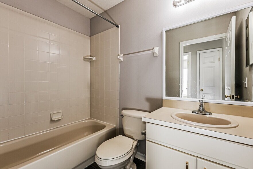 Building Photo - 30801 Tremont Dr