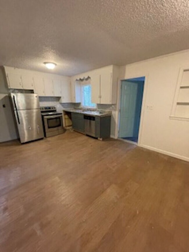 Building Photo - 2053 Belle Vue Way