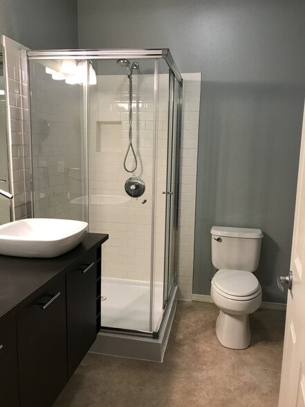 Building Photo - 3070 Lore Rd