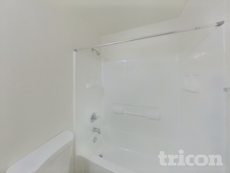 Building Photo - 40399 W Thornberry Ln