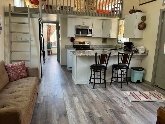 Building Photo - 1328 W Pikes Peak Ave