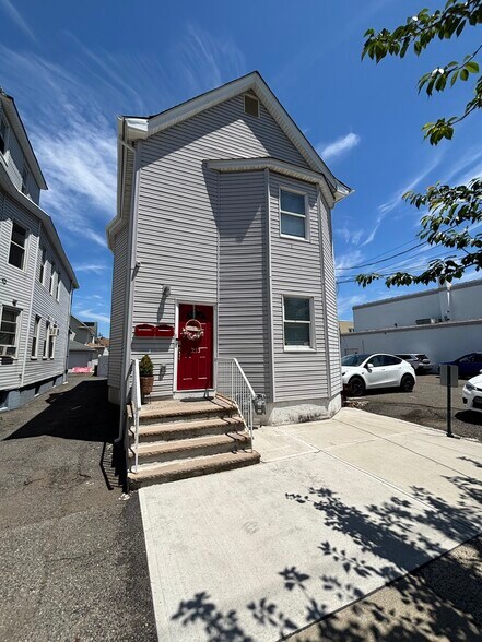Building Photo - 213 Lakeview Ave