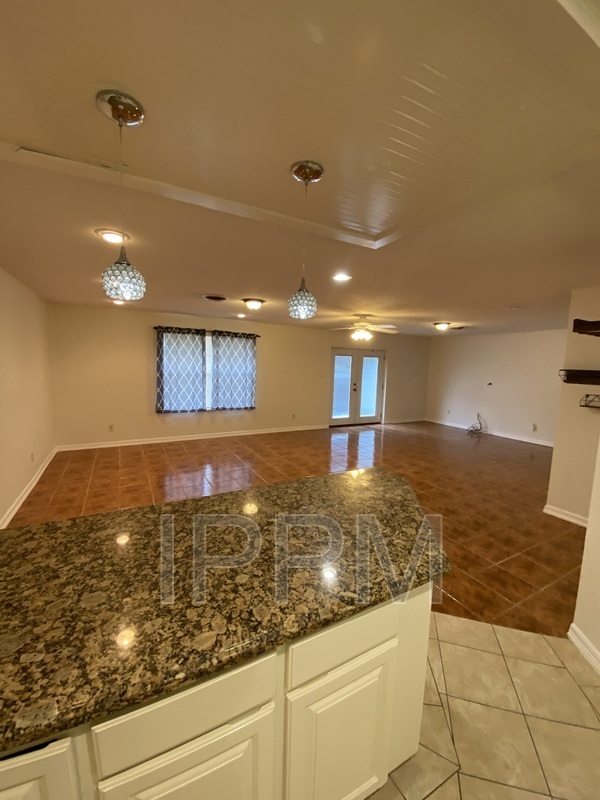 Building Photo - 1500 Palm Valley Dr W