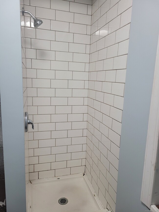 Building Photo - 2 Center St