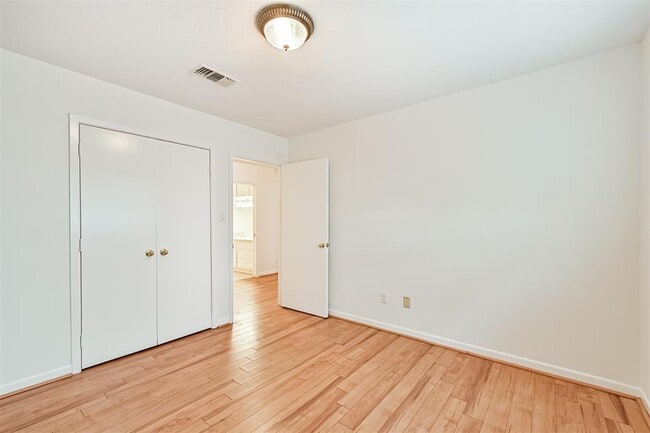 Building Photo - 2920 Heron Dr