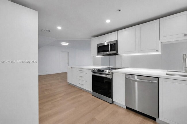 Building Photo - 555 NE 34th St