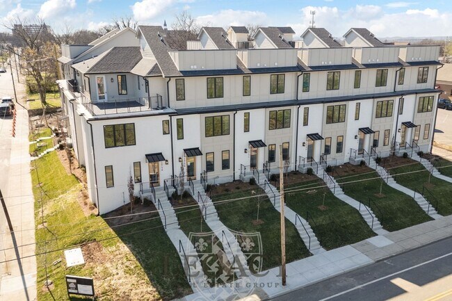 Building Photo - 1200 Phillips St