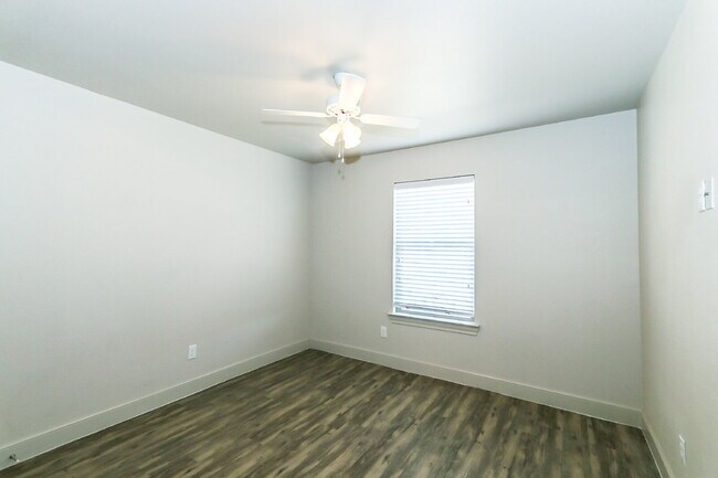 Building Photo - Half off first full months rent/Luxury Living In Kelsey Park/Adjacent To New Cooper Central Eleme...