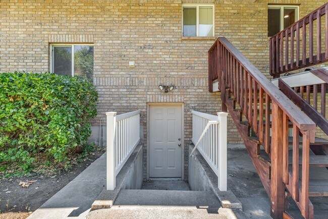 Building Photo - 1468 Flint Meadow Dr