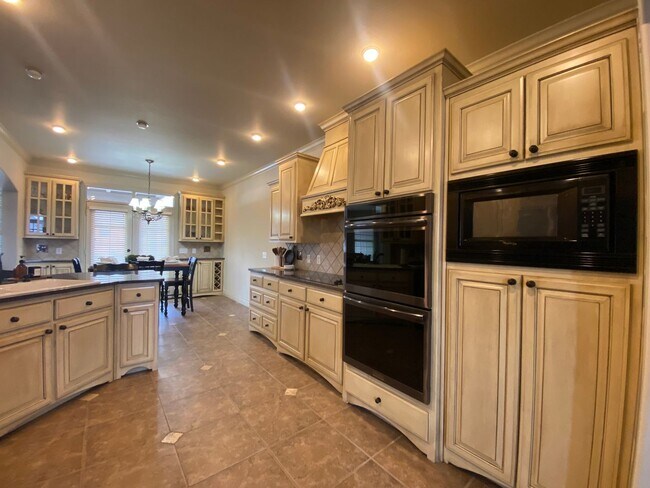 Building Photo - Broken Arrow Schools-Gated Community!