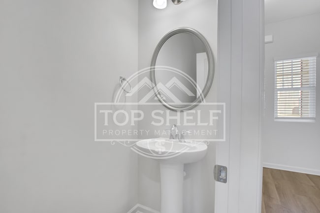 Building Photo - 102 Jaxton St