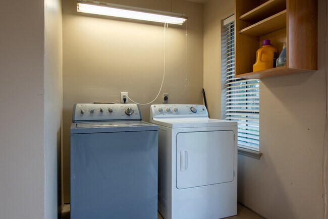 Building Photo - 20415 Linden Tree Dr