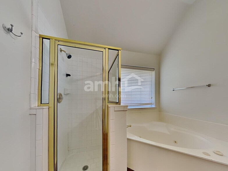 Building Photo - 9020 Saranac Trl