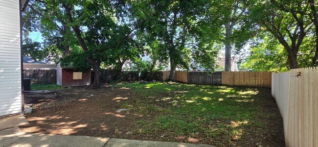 Building Photo - 1019 Green Ln