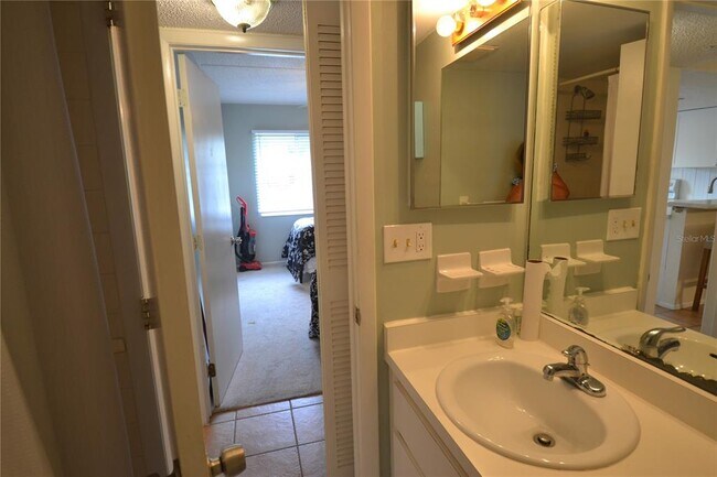 Building Photo - 123 Cypress Ct