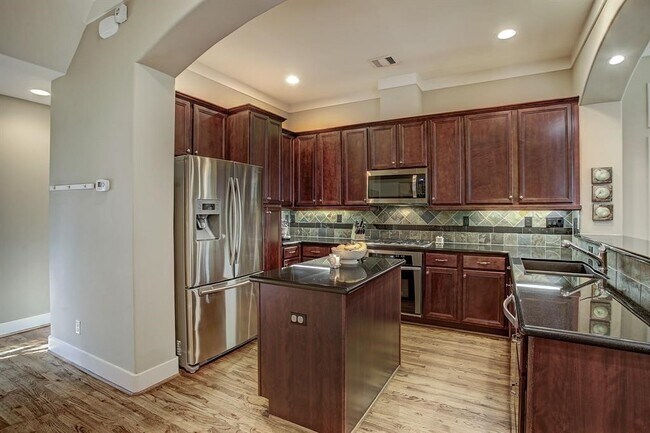 Building Photo - 246 Detering St