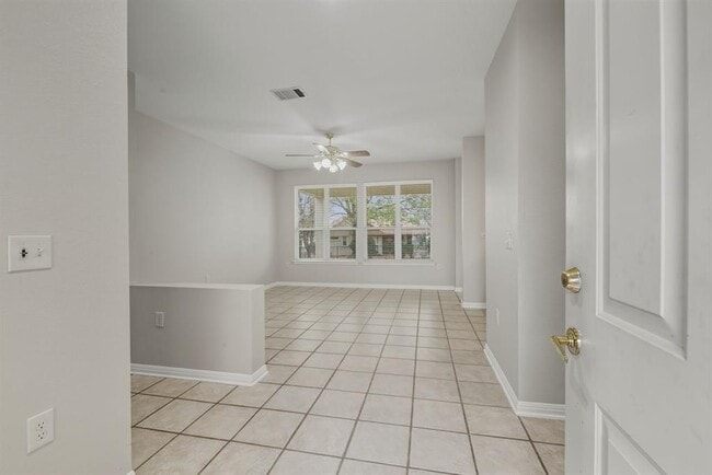 Building Photo - 121 Coreopsis Way