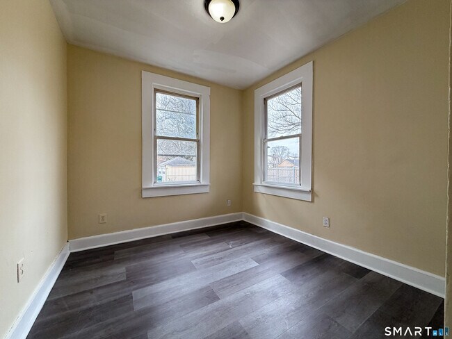 Building Photo - 330 Hollister St