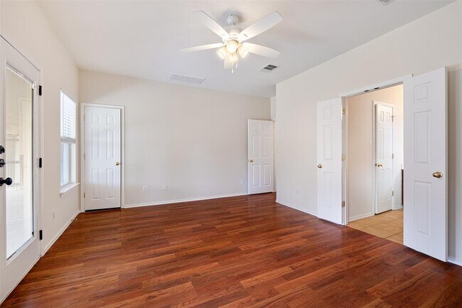 Building Photo - 105 Almquist St